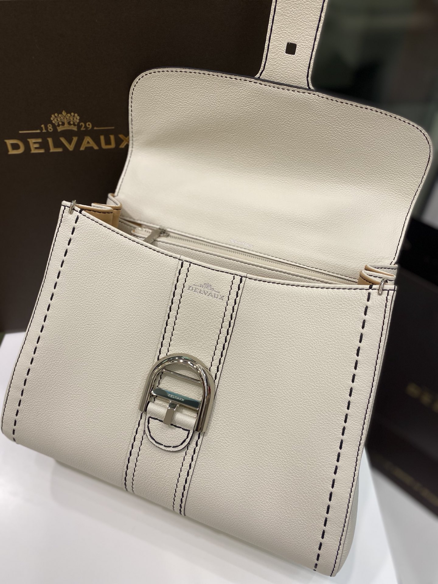 델보 브리앙 박스백 미듐